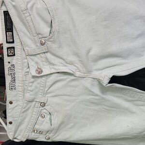 Women's Light wash Miss me jeans straight leg. Size 29. Comfortable & cute